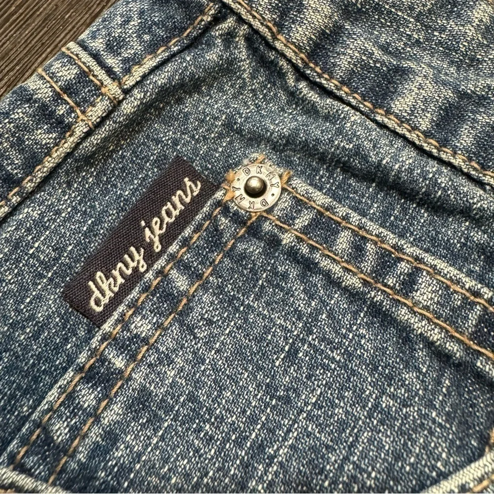 DKNY jean denim shorts with 3 pockets button and zipper closure 100% cotton, 14.